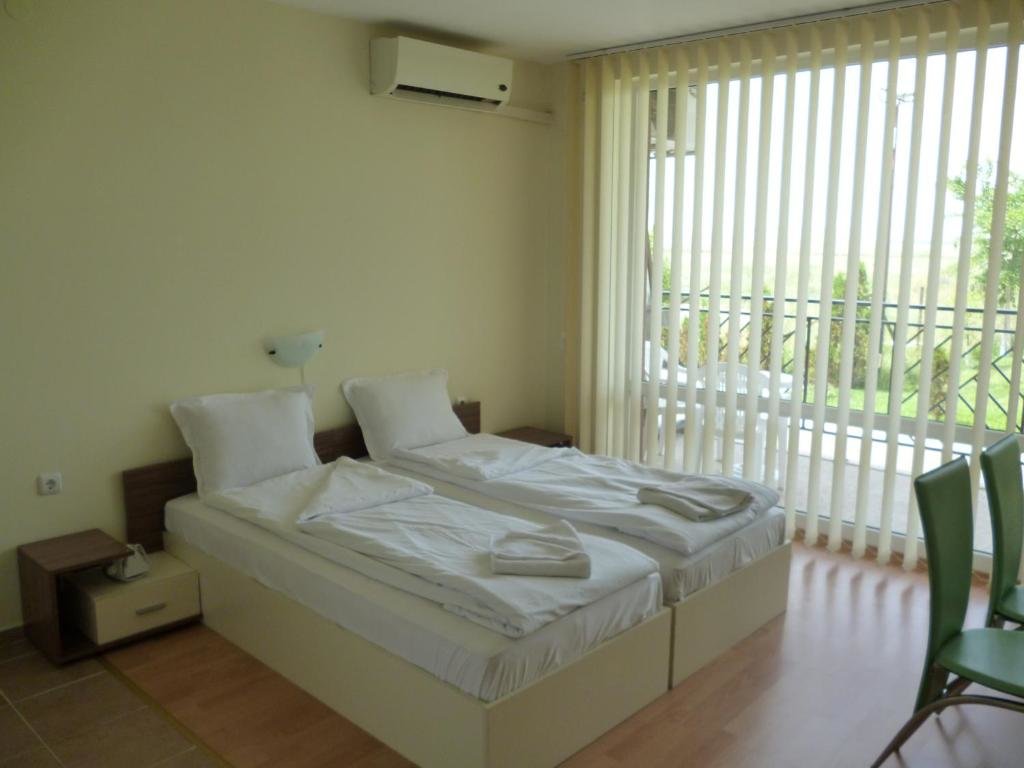 Студия Holiday and Orchid Fort Noks Apartments