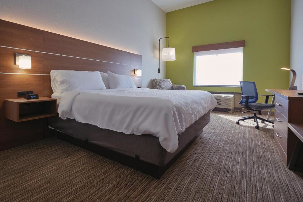 Номер Standard Holiday Inn Express Hotel and Suites Akron South-Airport Area, an IHG Hotel