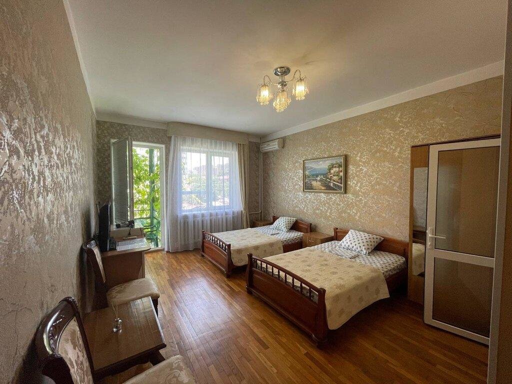 Standard Double room with balcony Na Krasnozelenykh 38 Guest House