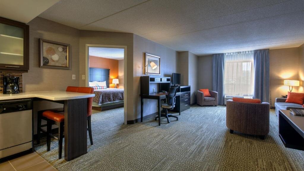 Двухместный номер Standard c 1 комнатой Staybridge Suites Hamilton - Downtown, an IHG Hotel
