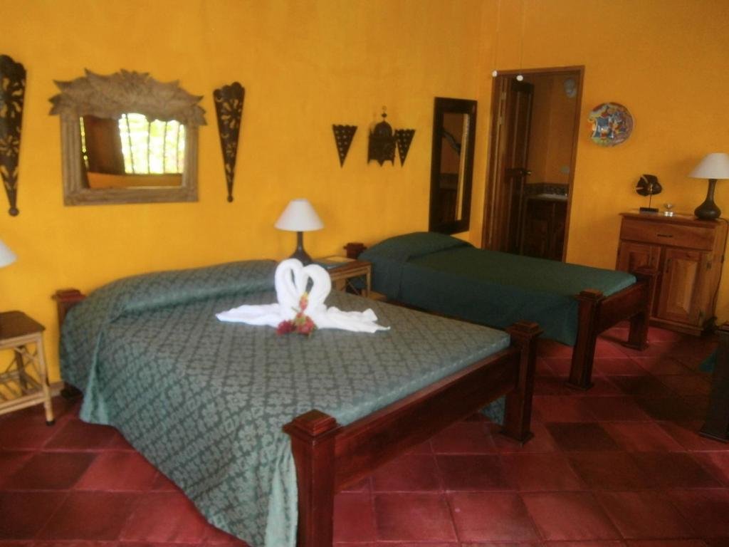 Кровать в общем номере La Palapa Eco Lodge Resort