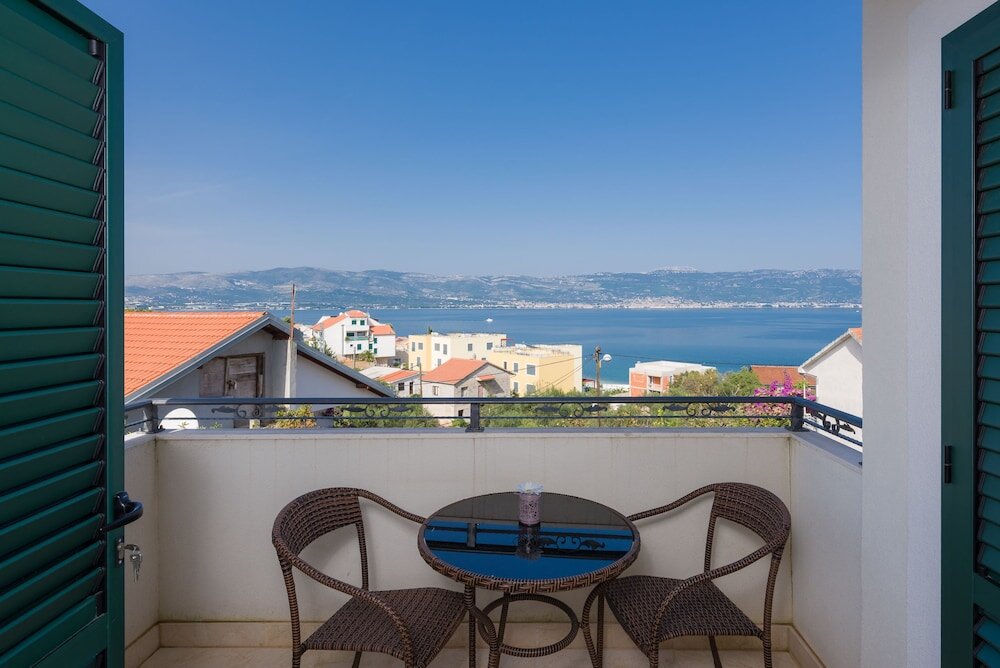 Семейные апартаменты c 1 комнатой с балконом и с видом на море Apartment Relax Villa Salena