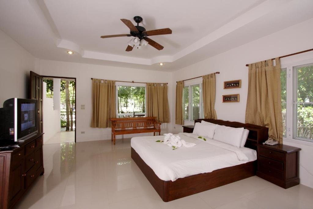 Superior Double room with garden view Racha Island Resort