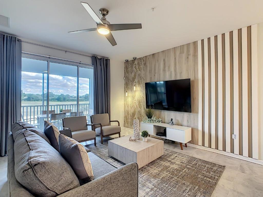 Апартаменты Brand New 3BR condo with unlimited club house access near Disney