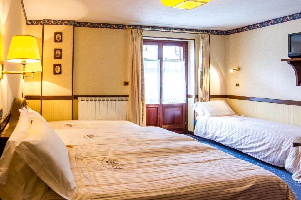 Standard Quadruple room Hotel Petit Prince