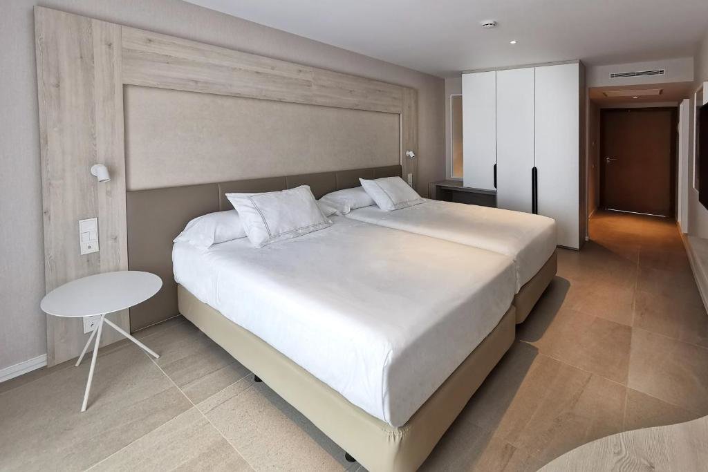 Standard Double room with partial sea view Hotel & Spa Castillo de Peñíscola 4* Sup