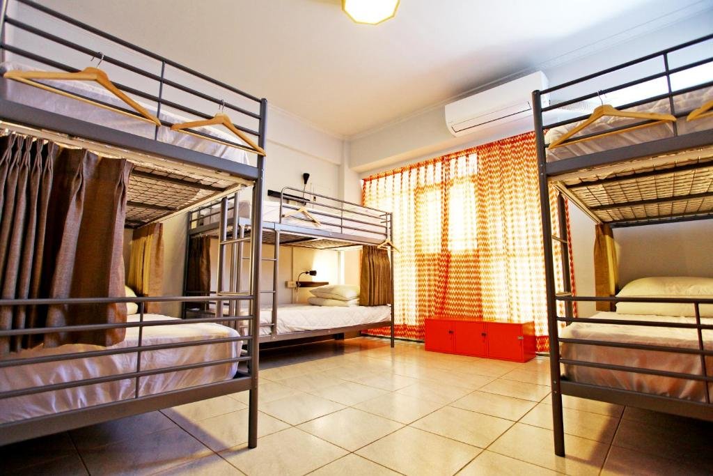 Кровать в общем номере Navel Orange Hostel