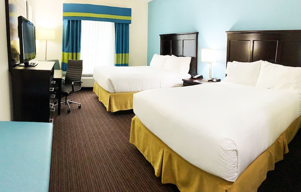 Люкс c 1 комнатой Holiday Inn Express Hotel & Suites Gainesville, an IHG Hotel