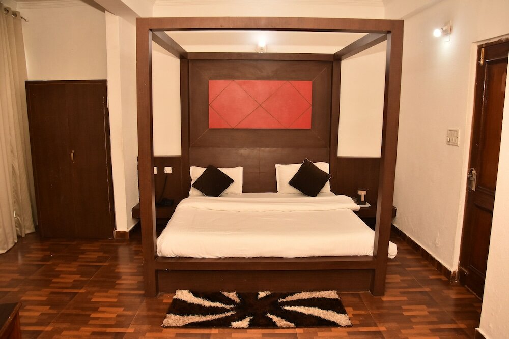 Номер Luxury Hotel Neelkanth Mahadev Hotel & Resorts