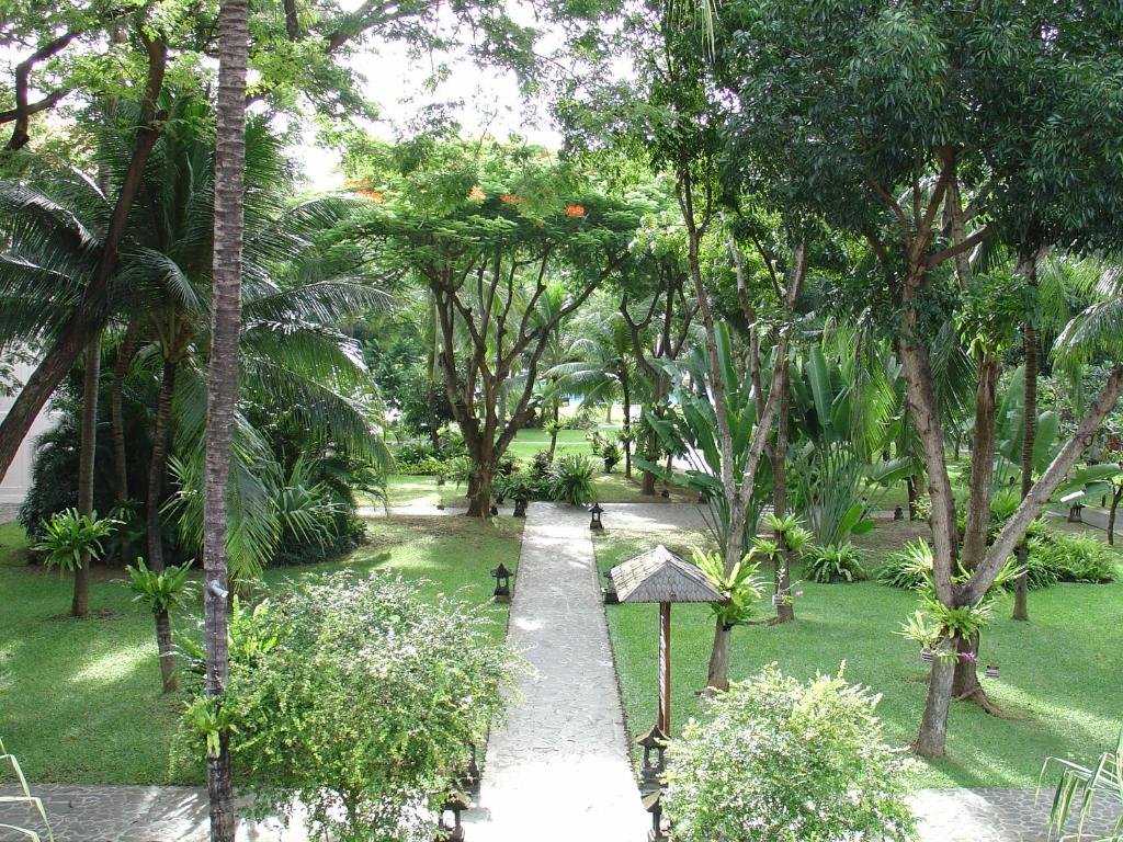 Семейный номер Standard с видом на сад Bintang Bali Resort