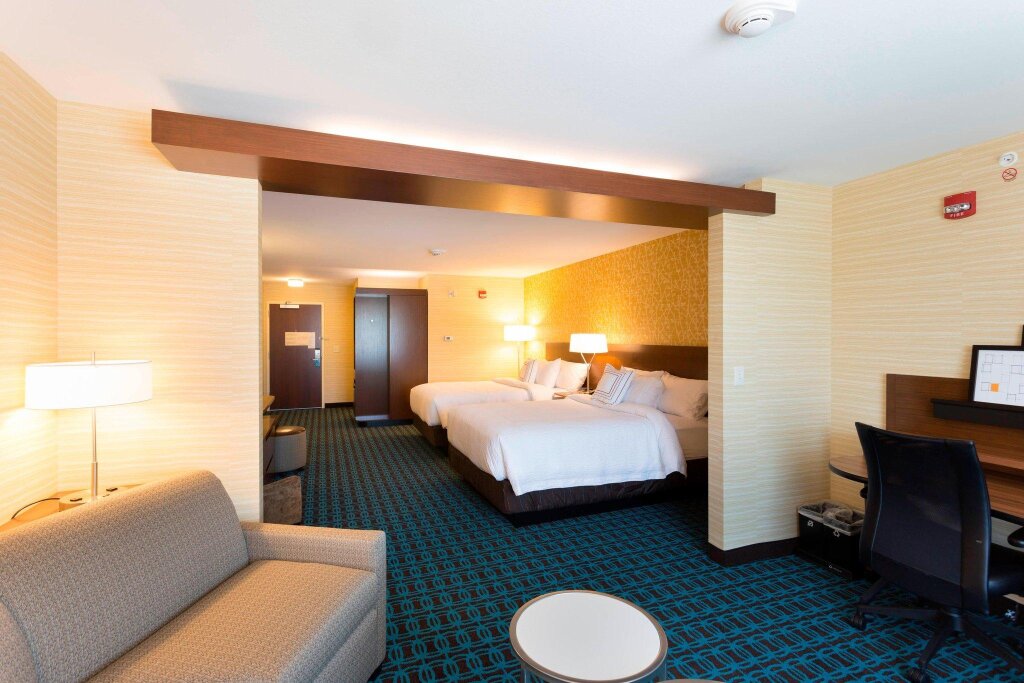 Двухместный люкс Fairfield Inn & Suites by Marriott Decorah