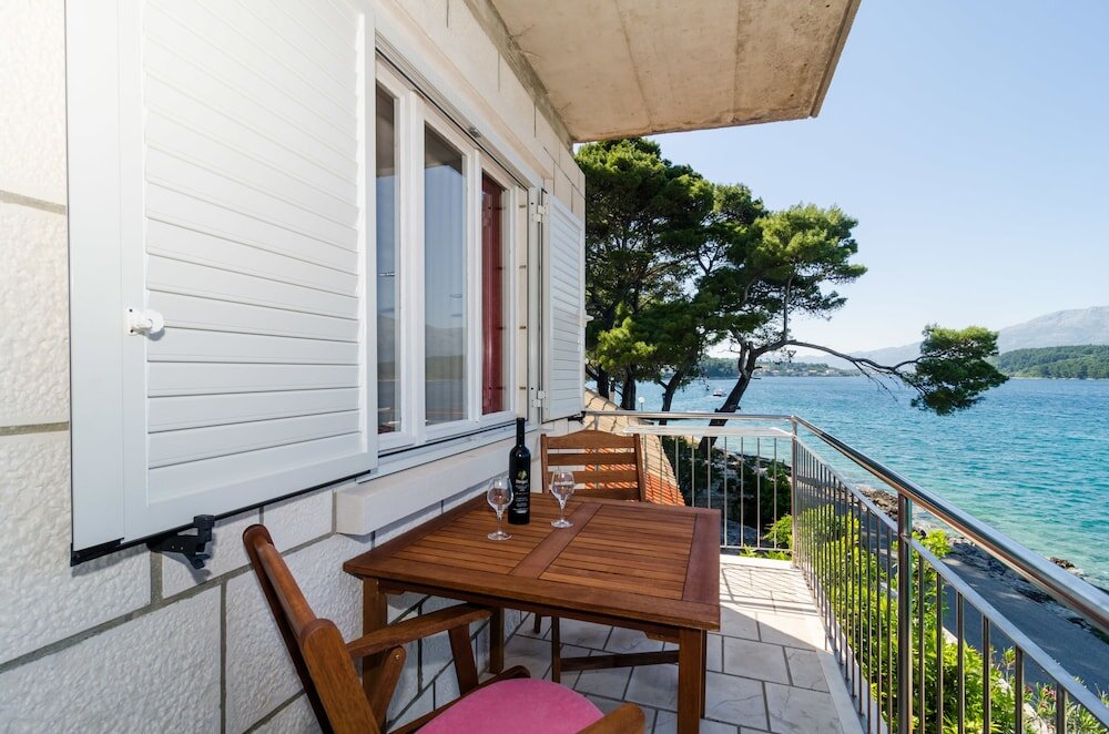 Estudio con balcón y con vista al mar Apartments Nikolina