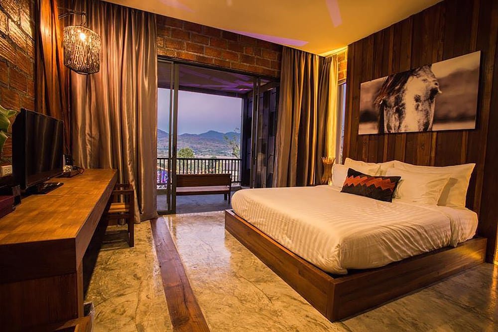 Deluxe Double room with balcony 180 Sanctuary at Puripai Villa