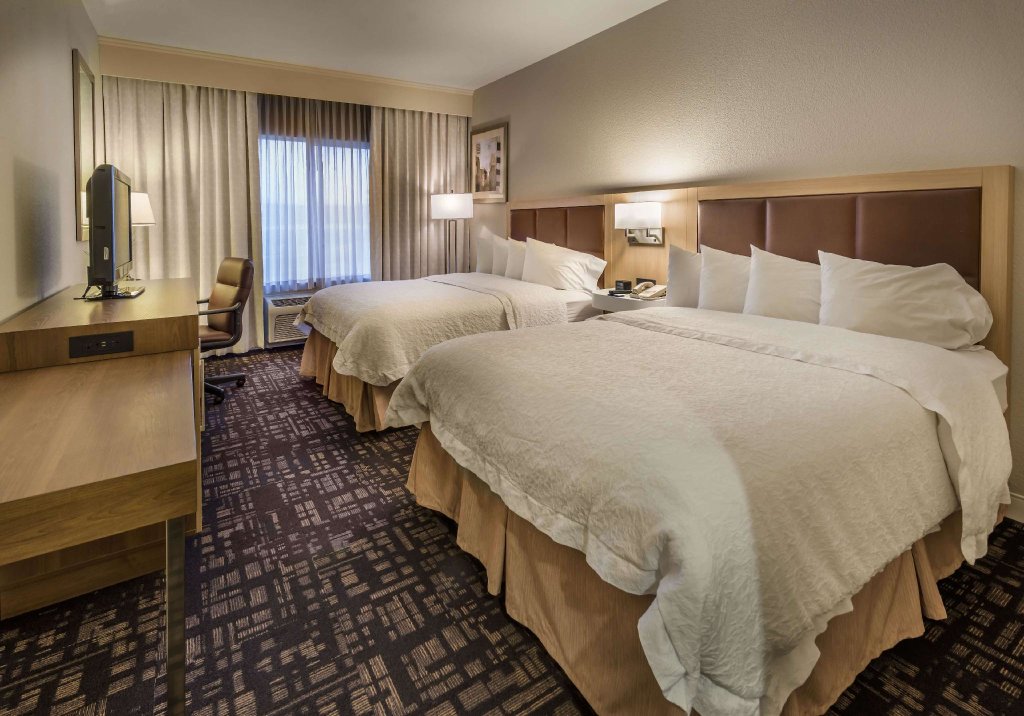 Standard Quadruple room Hampton Inn & Suites Reno