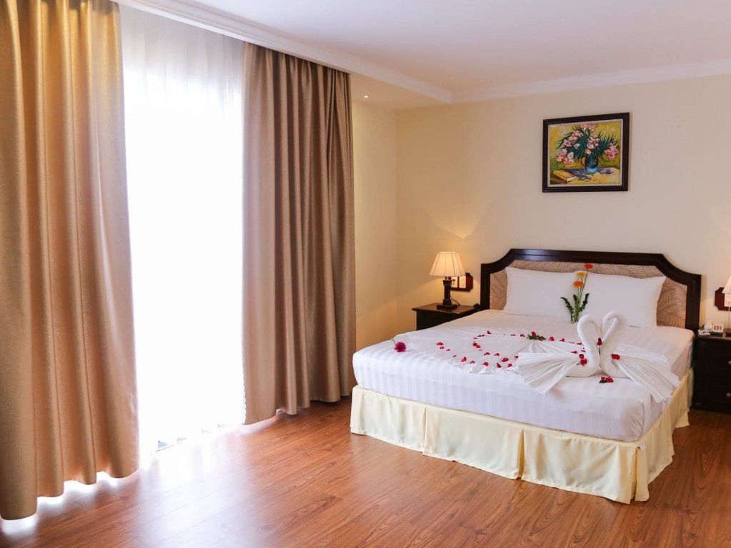 Deluxe room with balcony Iris Dalat Hotel