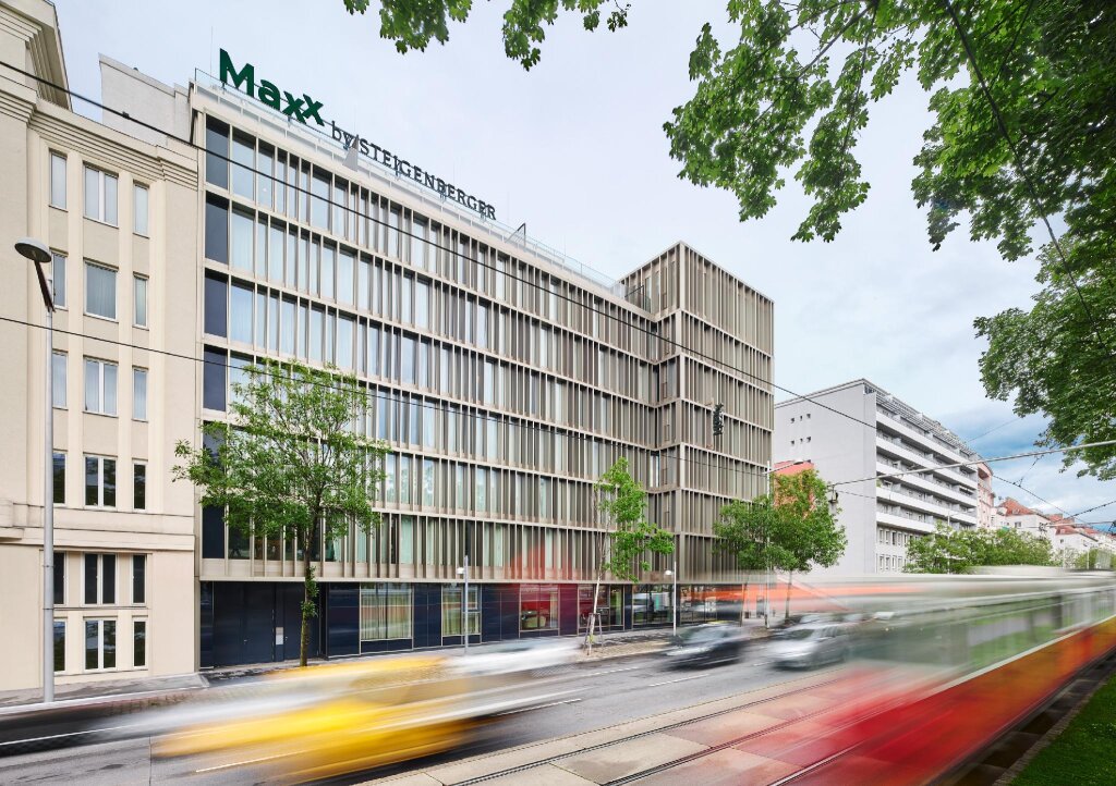 Люкс с балконом MAXX by Steigenberger Vienna