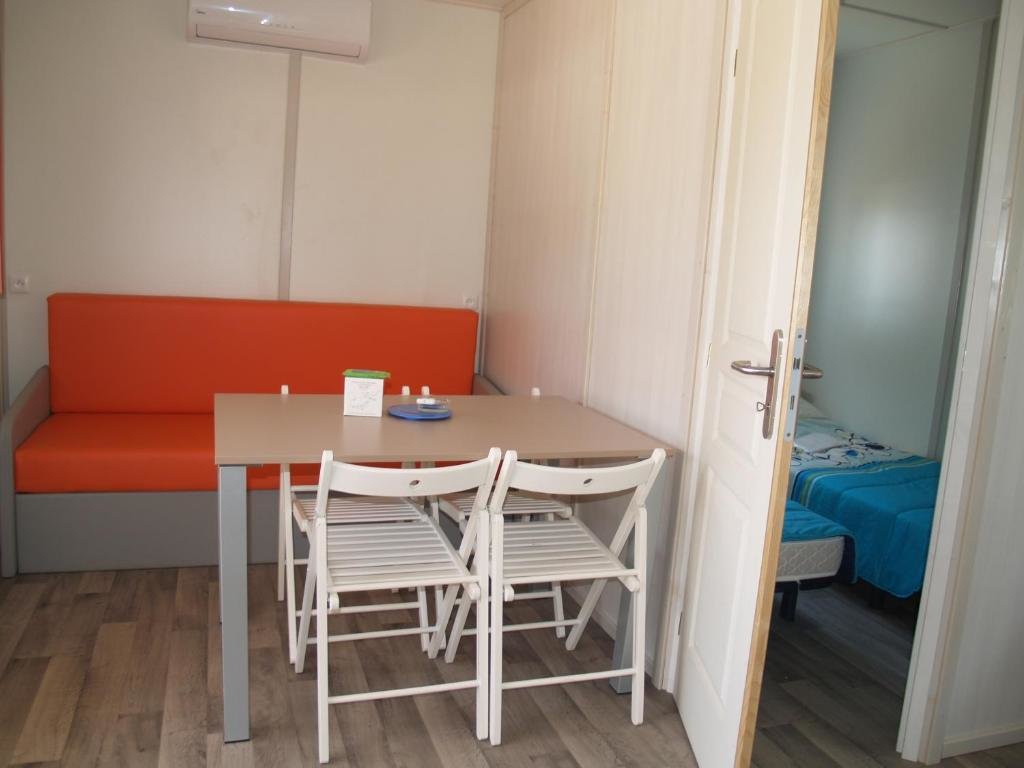 2 Bedrooms Bed in Dorm Camping les Cigales