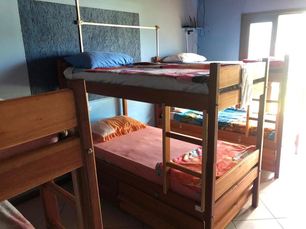 Кровать в общем номере Magia do Mar Hostel