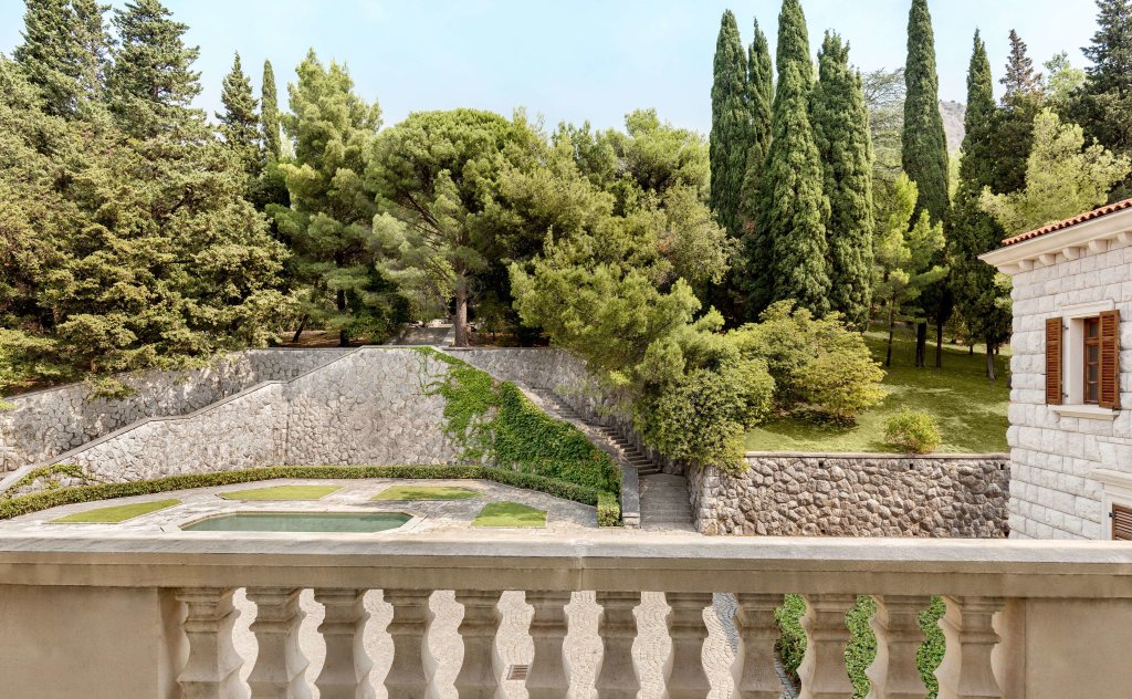 Люкс с видом на сад Aman Sveti Stefan