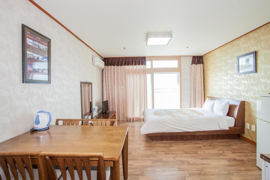 Standard Double room with balcony Ilsung Jeju Condo