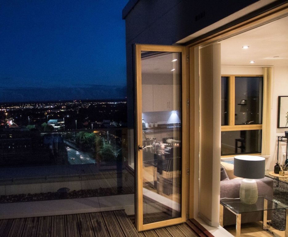 2 Bedrooms Luxury Penthouse room with balcony and with city view The Penthouse at Hewitt