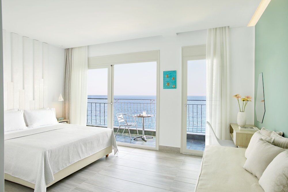 Supérieure triple chambre avec balcon et Vue mer Hotel Alkyonis