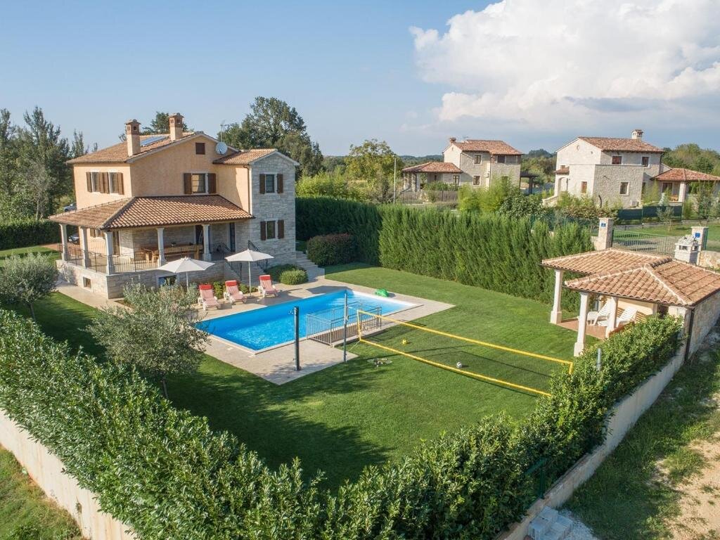 Вилла Spacious Villa Nikka with Beautiful Garden and Pool