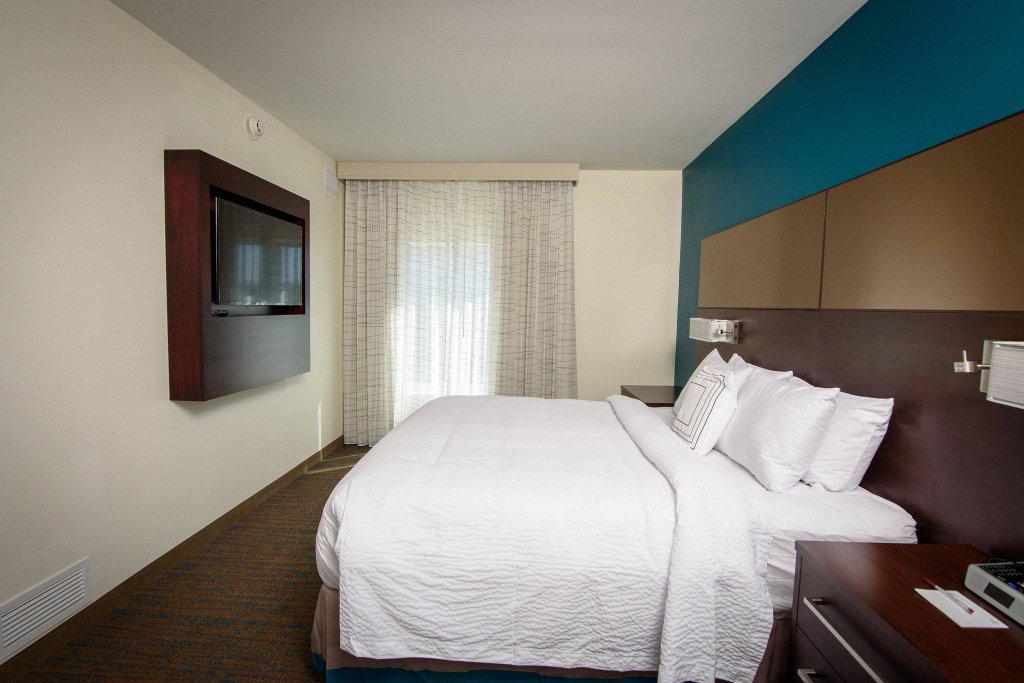 Suite 2 dormitorios Residence Inn Cleveland Avon at The Emerald Event Center