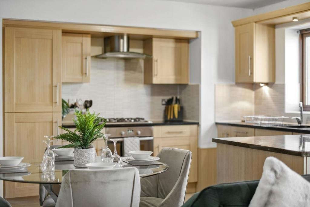 Apartment 3 Bedroom, 2 Bathroom Apartment in Milton Keynes by HP Accommodation