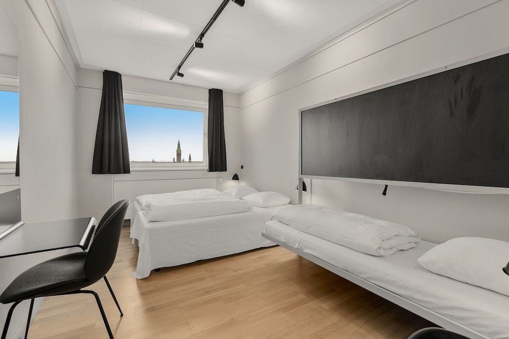 Standard Triple room with city view Danhostel Copenhagen City & Apartments