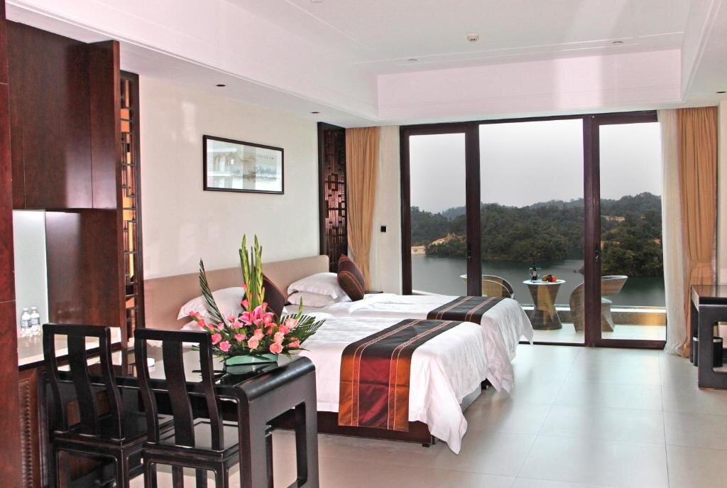 Standard Double room with lake view Mels Weldon Evergreen Lake Hotel Heyuan