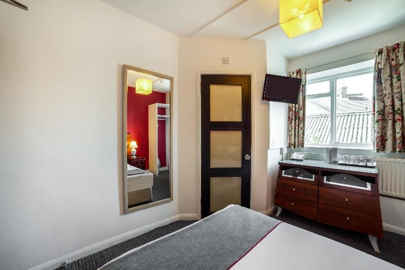 Standard Double room OYO The Strand Hotel