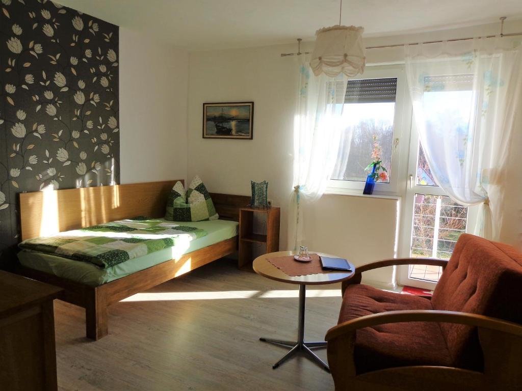 Standard Einzel Zimmer mit Balkon Pension Sonnenhügel