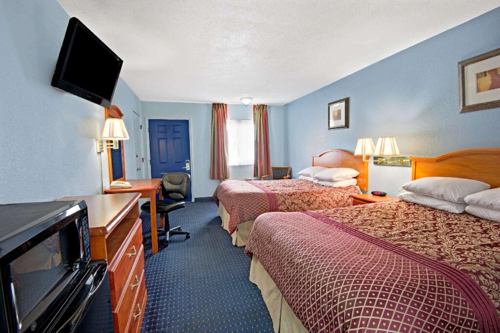 Standard Quadruple room Days Inn by Wyndham KU Lawrence