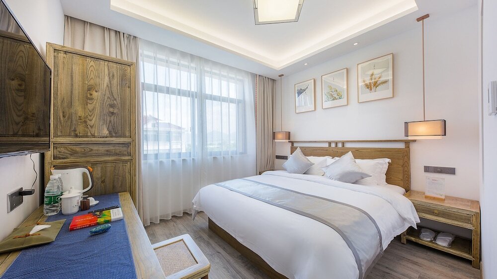 Suite Floral Hotel  Red Forest Yuyao