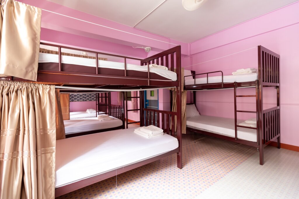 Кровать в общем номере (мужской номер) Hatyai Dee Hostel