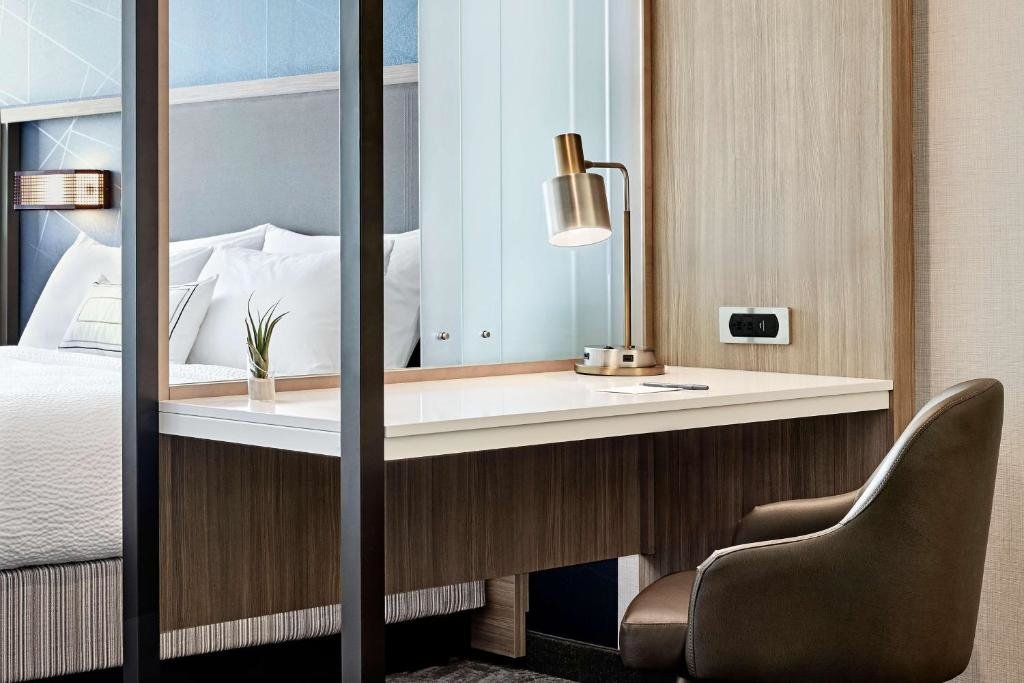Четырёхместный люкс SpringHill Suites by Marriott Chester