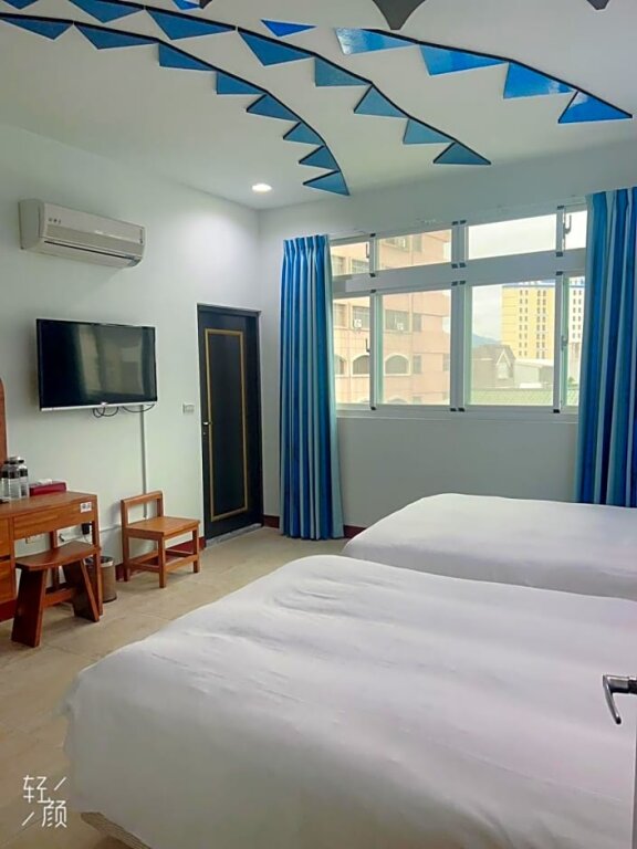 Standard quadruple chambre avec balcon Makapahi Guest House