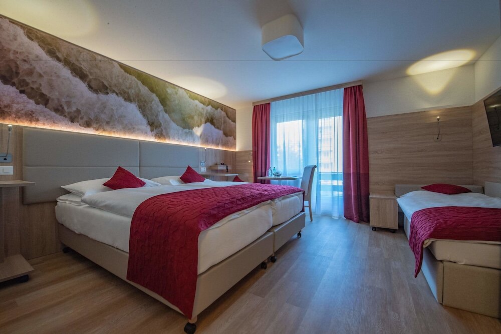 Standard triple famille chambre avec balcon Hotel Sonne St Moritz