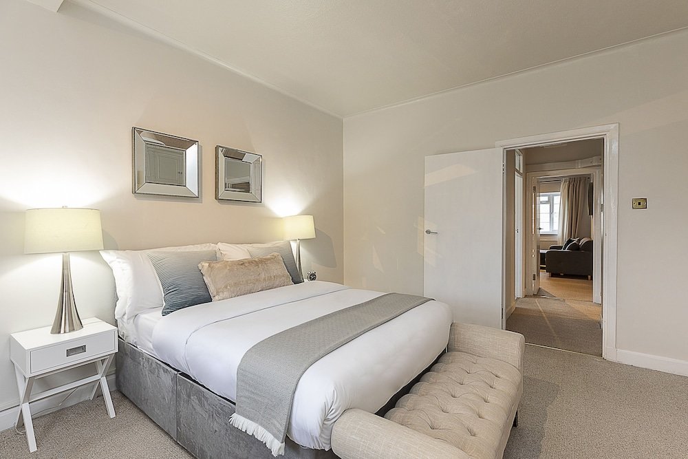 Апартаменты Imperial Suite in Swiss Cottage