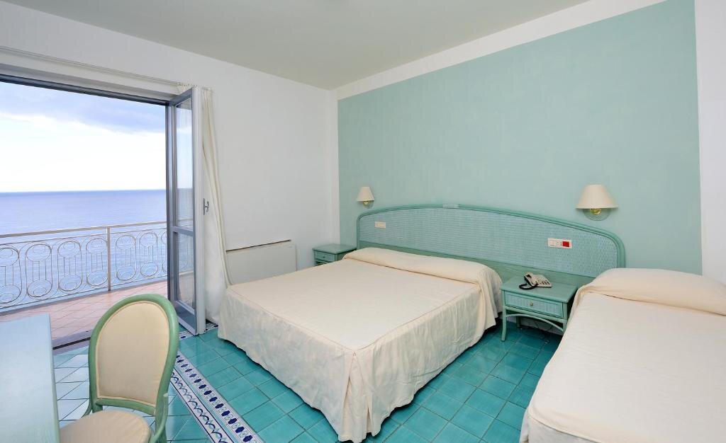 Standard triple chambre avec balcon et Vue mer Hotel Club Due Torri