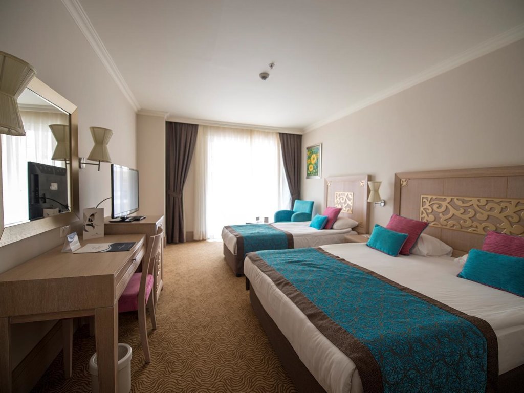 Standard Dreier Zimmer mit Landblick Crystal Family Resort & Spa