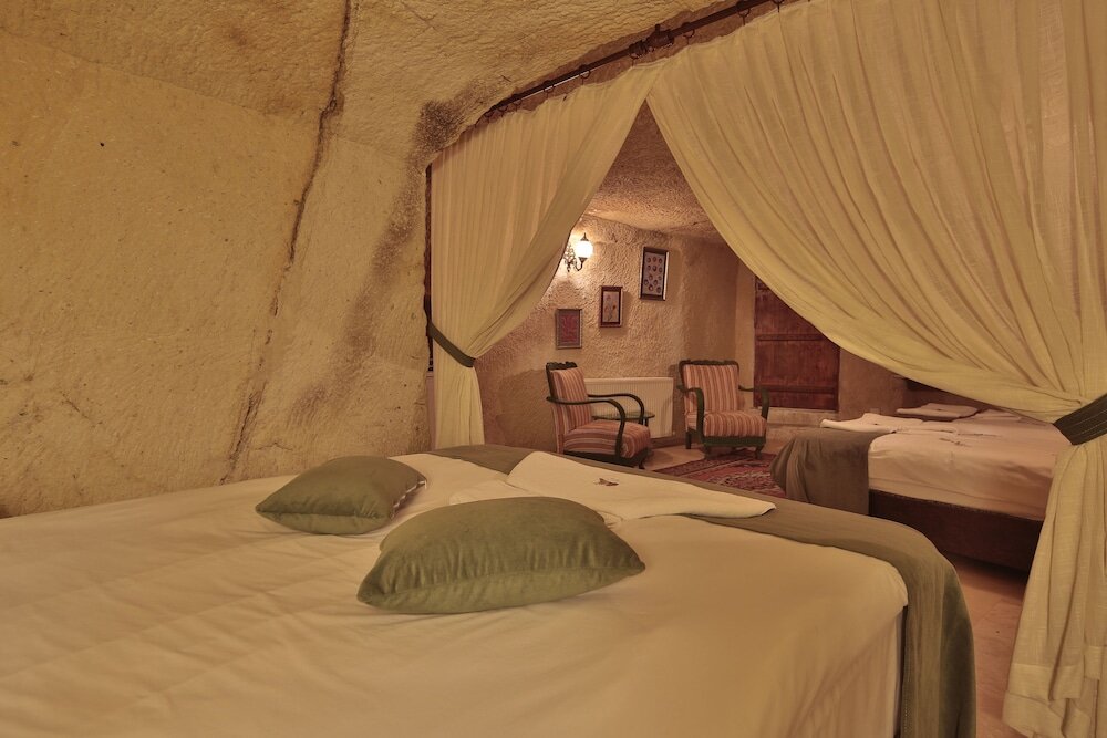 Royal Suite Turbel Cave House