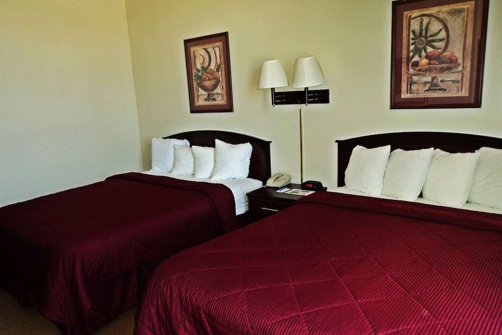 Standard Quadruple room Travelodge by Wyndham Carlsbad NM