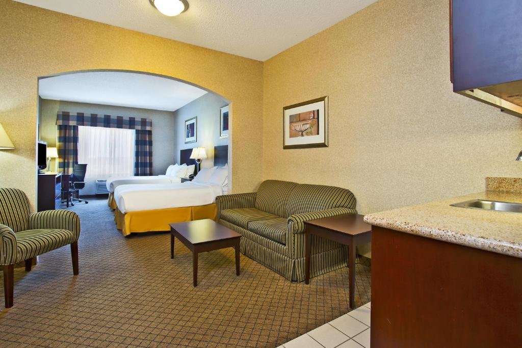 Suite cuádruple Holiday Inn Express Hotel & Suites Anderson, an IHG Hotel