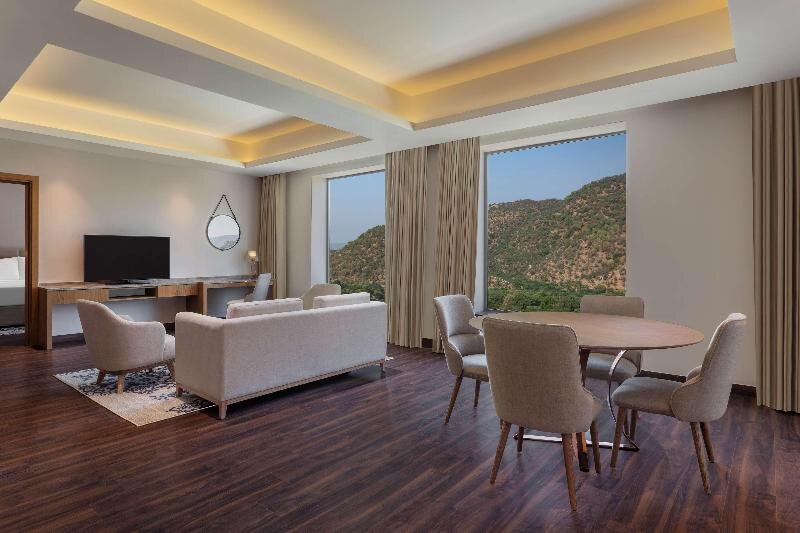 Двухместный люкс c 1 комнатой Doubletree By Hilton Jaipur Amer