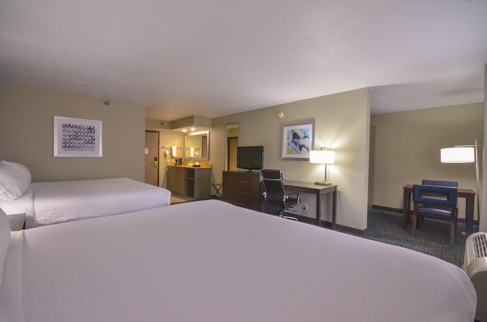 Номер Standard Holiday Inn Express & Suites Fayetteville University of Arkansas Area, an IHG Hotel