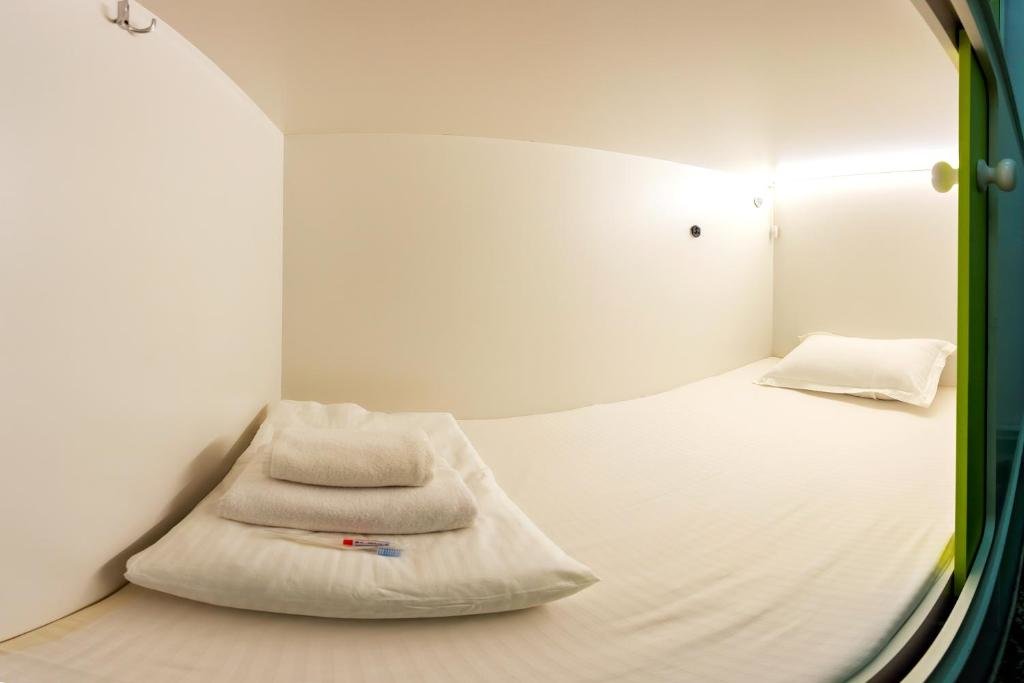 Кровать в общем номере (мужской номер) Хостел 689CapsuleHotel&Coffee