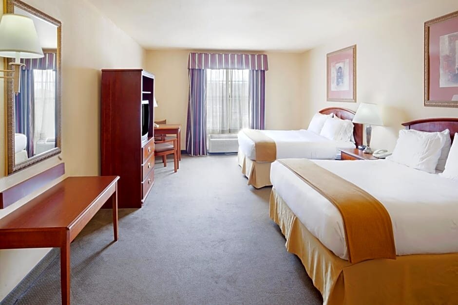 Двухместный номер Standard Holiday Inn Express Hotel & Suites Kerrville, an IHG Hotel
