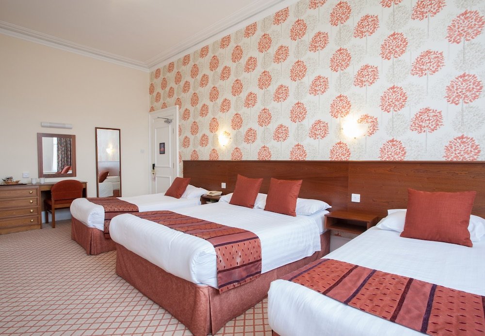 Standard Quadruple Family room TLH Toorak Hotel - TLH Leisure, Entertainment and Spa Resort